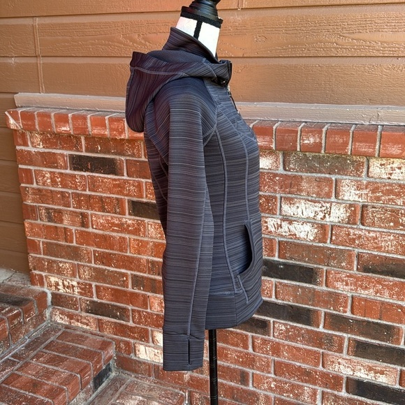 Athleta Striped Strength Hoodie Gray Zipped Jacket Women's Size Small - Picture 4 of 9